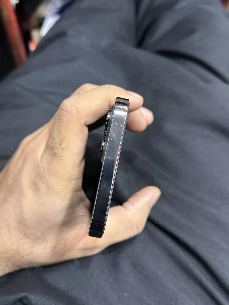 Apple iPhone 12 Pro Max 4