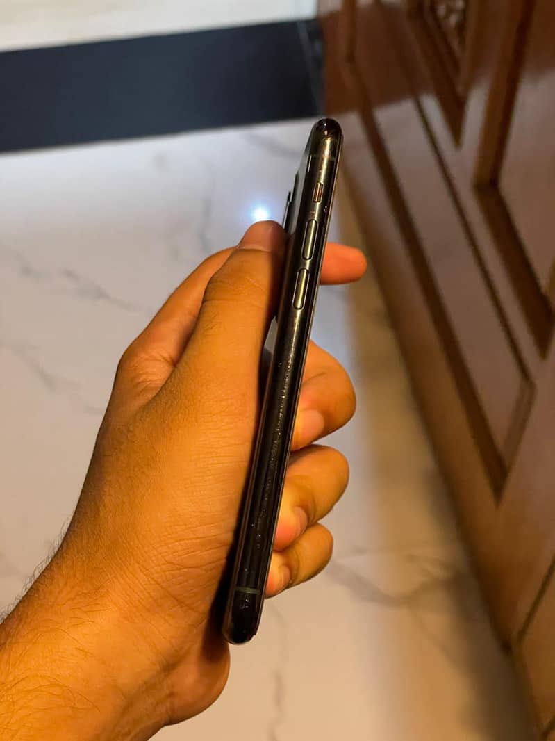Apple iPhone 11 Pro 6