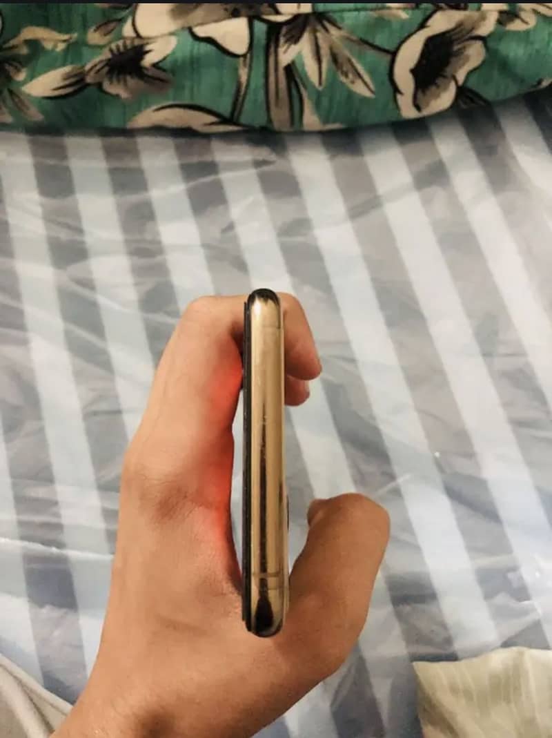 Apple iPhone 11 Pro Max 0