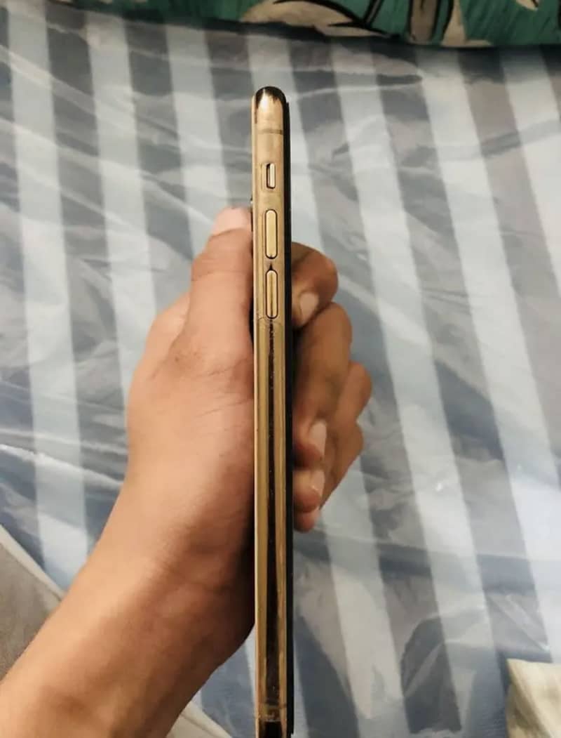 Apple iPhone 11 Pro Max 1