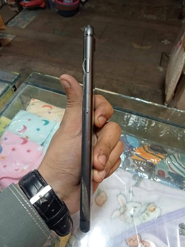 Apple iPhone 8 Plus 1