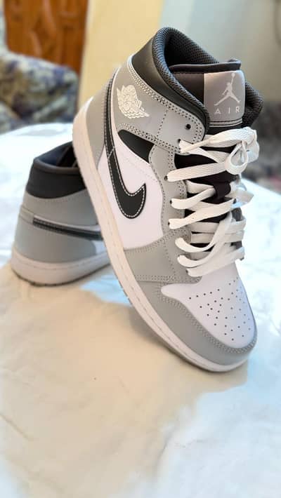 Nike Air Jorden 1 mid light smoke Gray