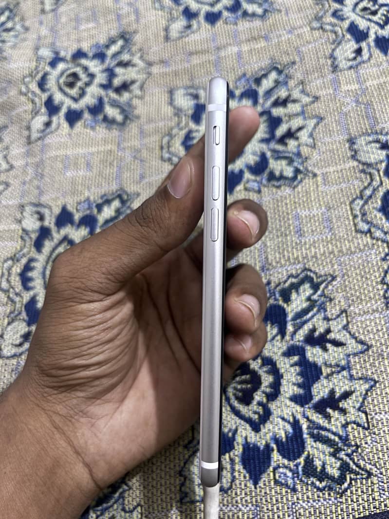 Apple iPhone SE 2nd generation 1