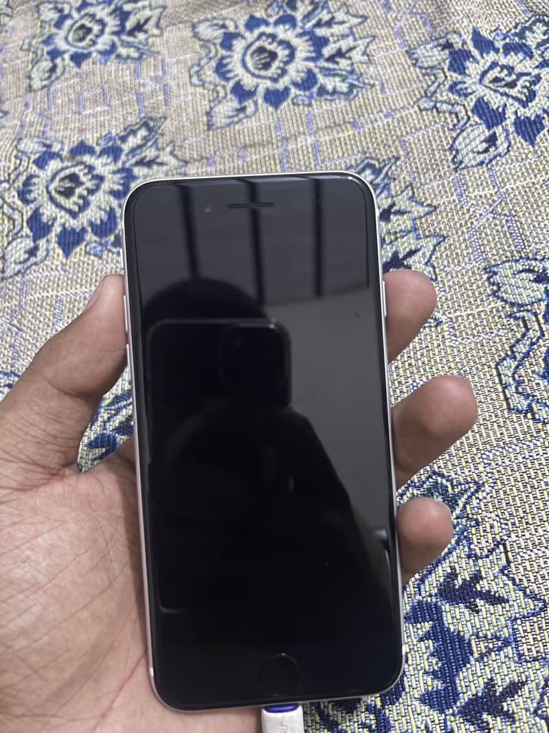 Apple iPhone SE 2nd generation 3