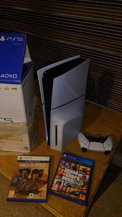 PS5 Slim 10/10 with box