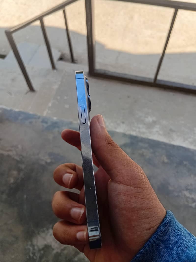 Apple iPhone 13 Pro 2