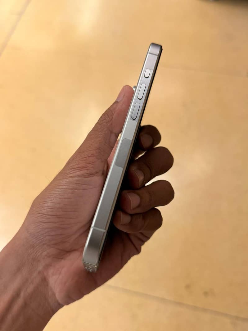 Apple iPhone 15 Pro 9