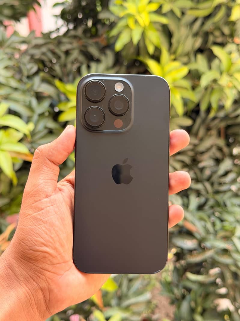 Apple iPhone 16 Pro 0