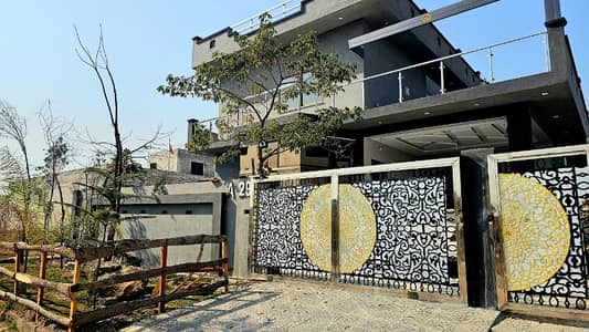 Corner LUXURY 1 KANAL MODERN CORNER VILLA FOR SALE IN PRIME LOCATION | 4 BED | 3 OPEN SIDES | AAA BUILD QUALITY