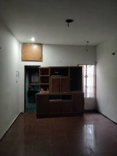 FACING PARK 2ND FLOOR PORTION/FLAT AVAILABLE FOR RENT FOR SMART FAMILY