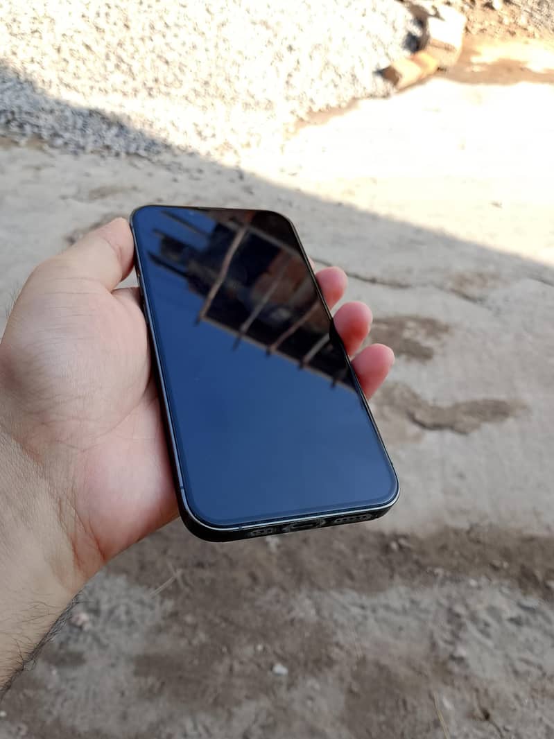 Apple iPhone 13 Pro JV 1