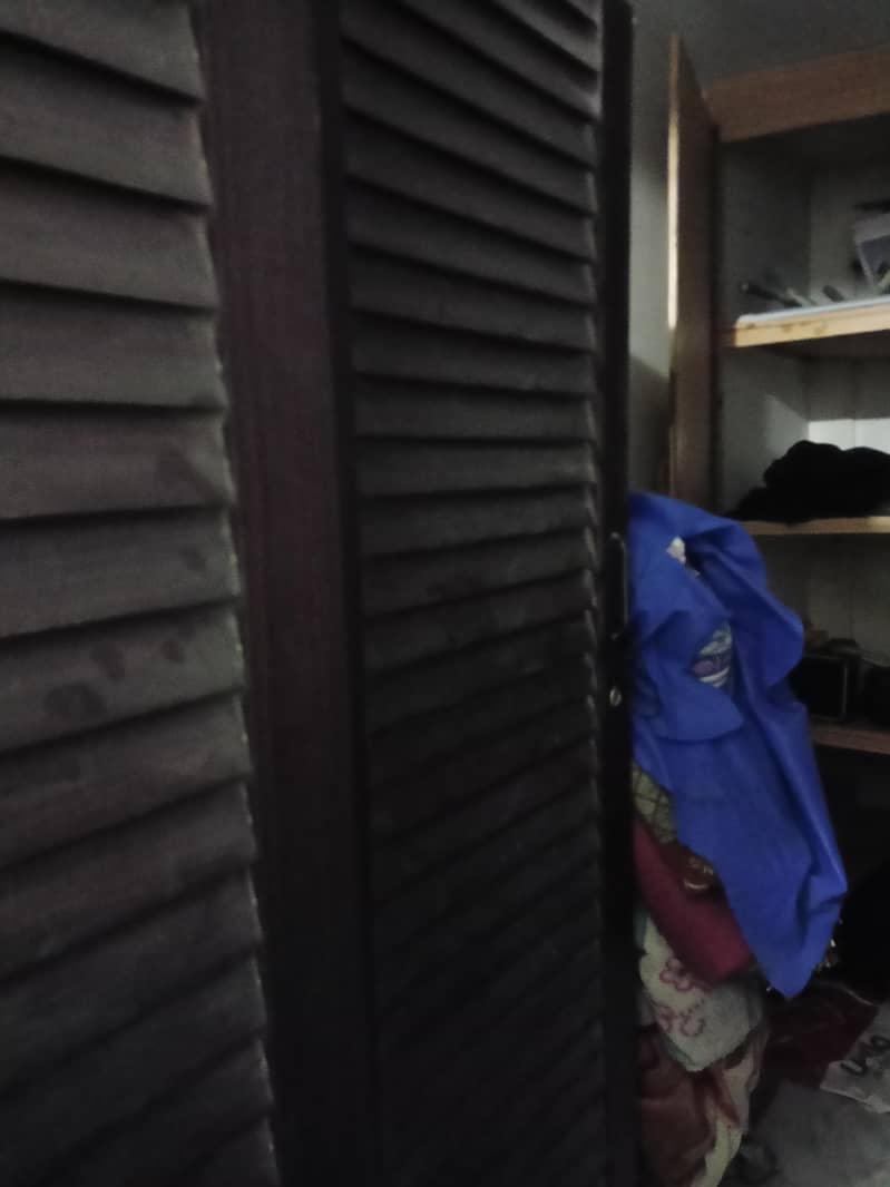 3 door wardrobe 0