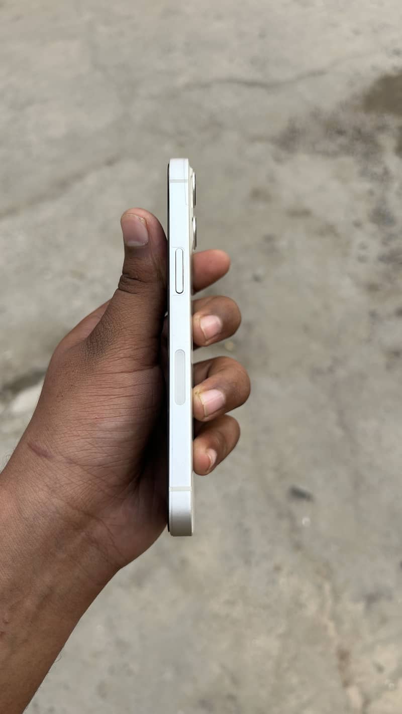 Apple iPhone 13 0