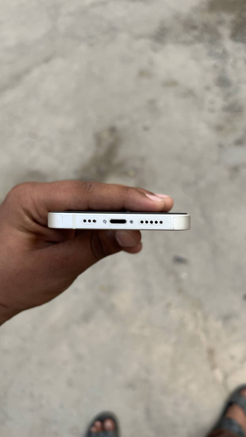 Apple iPhone 13 4