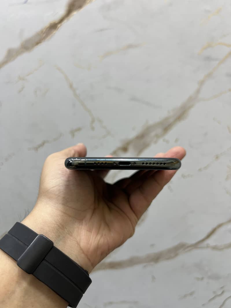 Apple iPhone 11 Pro Max 1