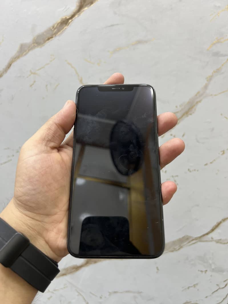 Apple iPhone 11 Pro Max 4