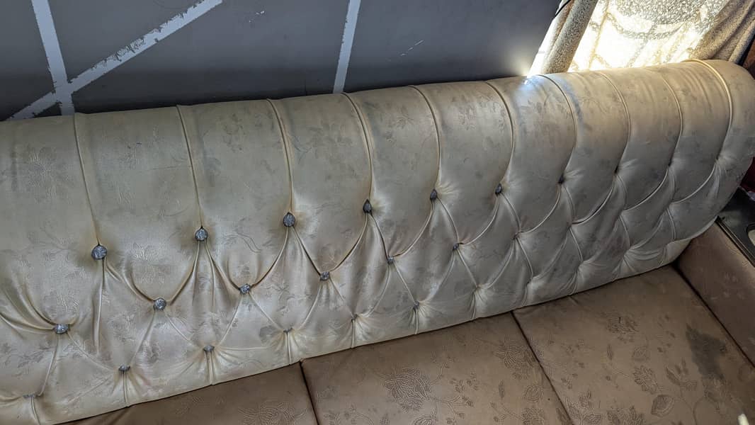 2 sets of sofas 0
