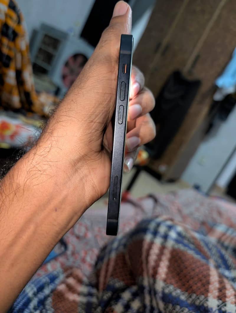 Apple iPhone 12 mini 1