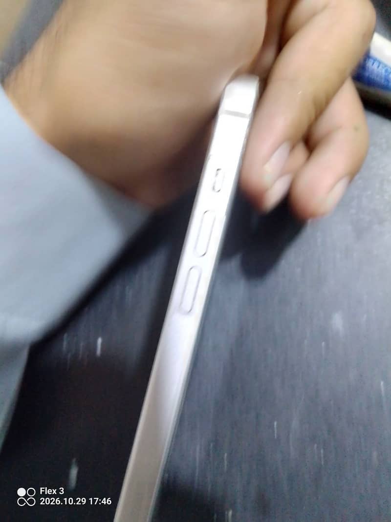 Apple iPhone 13 4