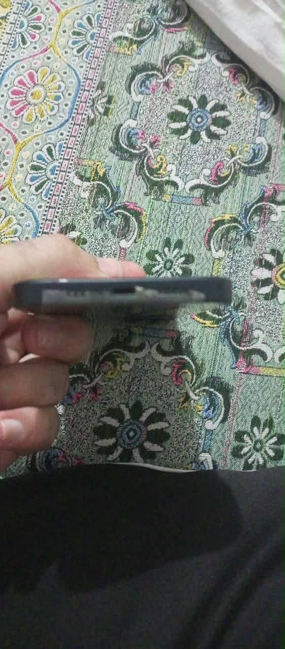 Apple iPhone 13 8