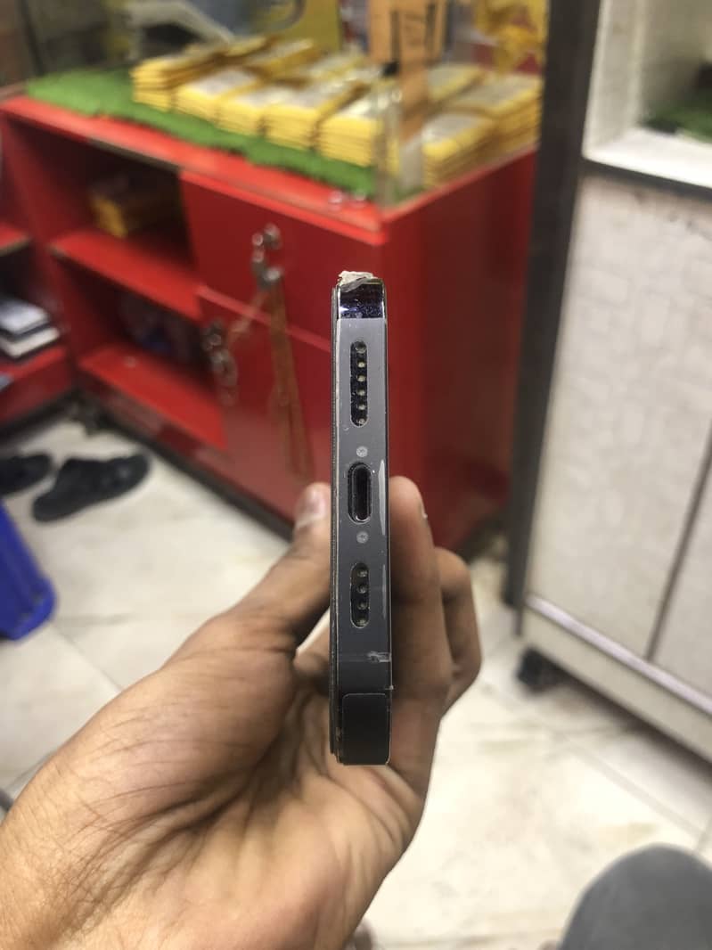 Apple iPhone 14 Pro Max 1