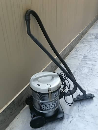 Hitachi CV-945Y 18L vacuum cleaner
