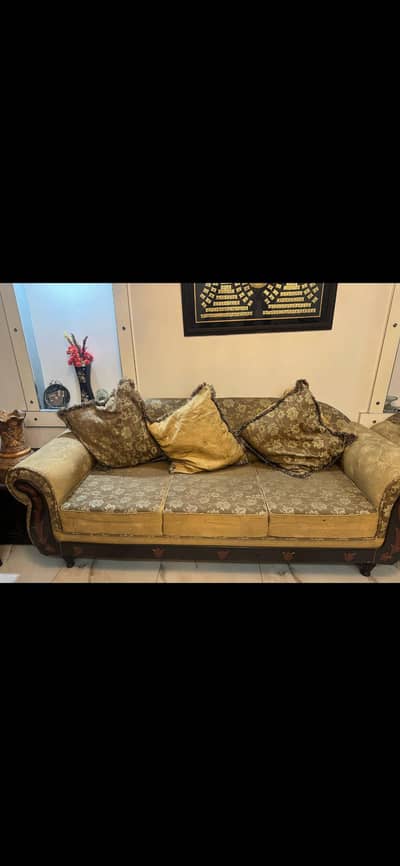 Elegant 6 seater Sofa Set | Only 4 Months Used | Like New | Rs. 40,000