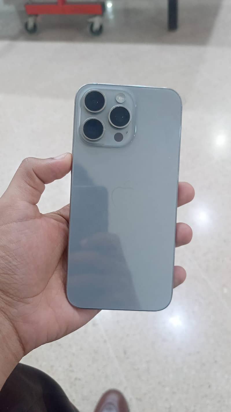iPhone 15 Pro Max JV 0