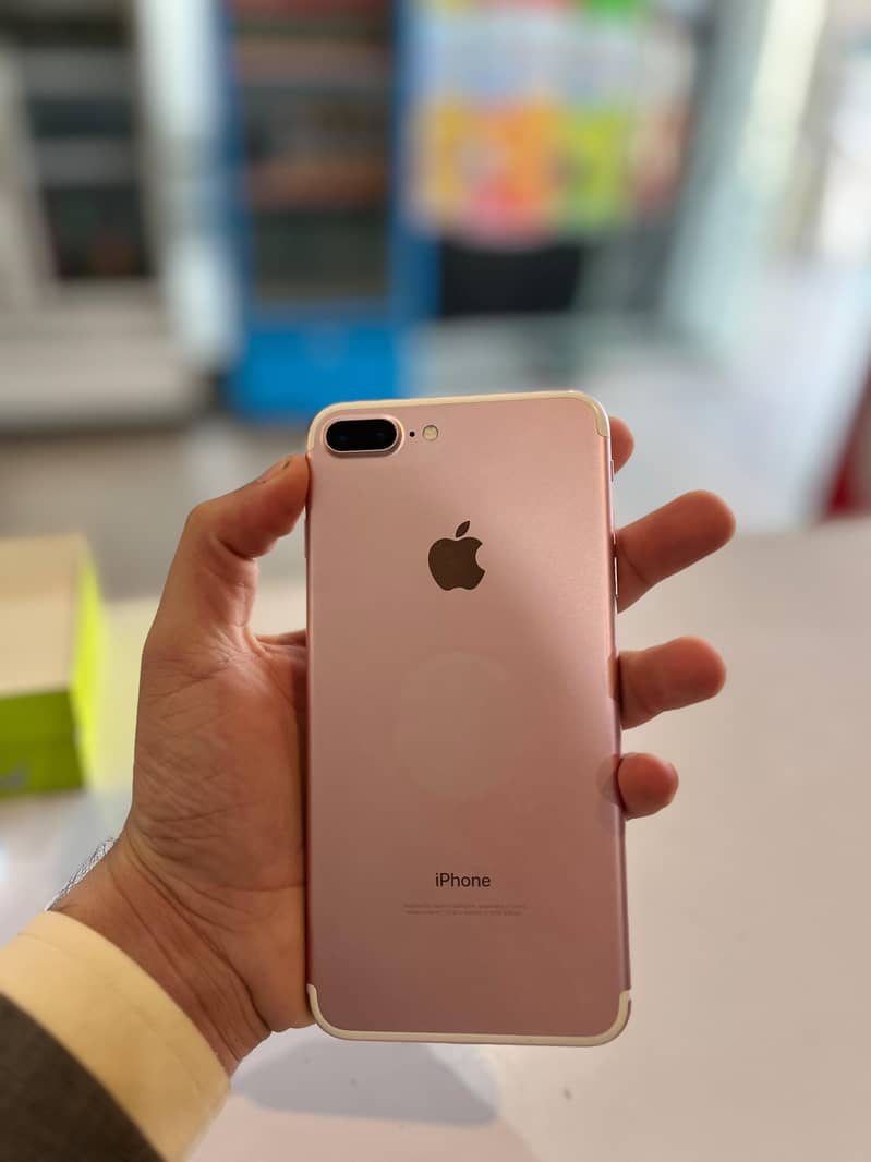 Apple iPhone 7 Plus 0