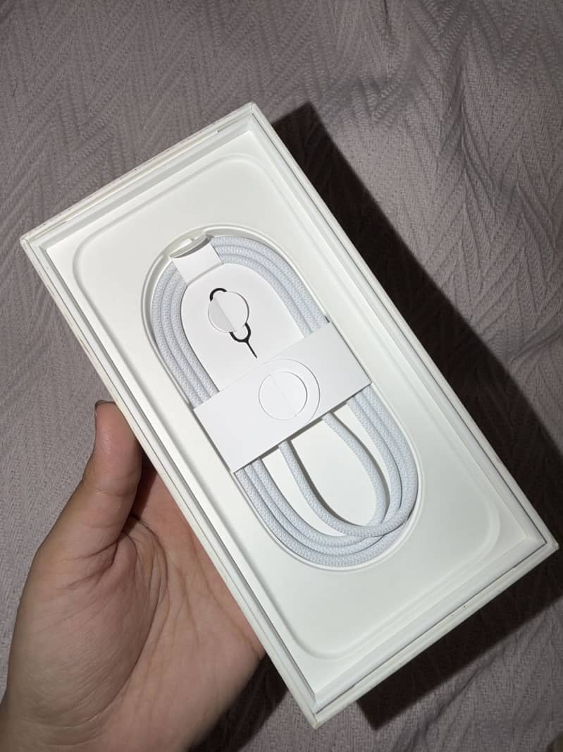 Apple iPhone 16 Pro Max 0
