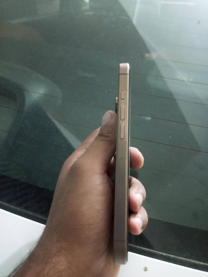 Apple iPhone 16 Pro 4
