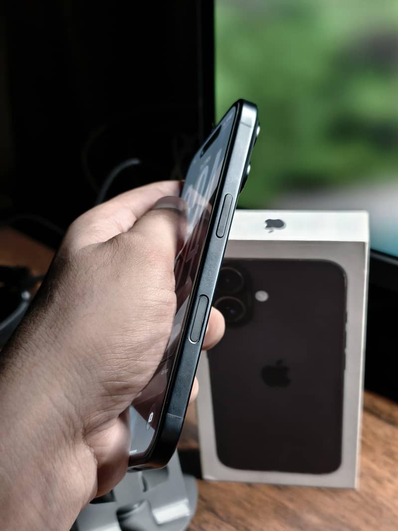 Apple iPhone 16 (Read Description) 1