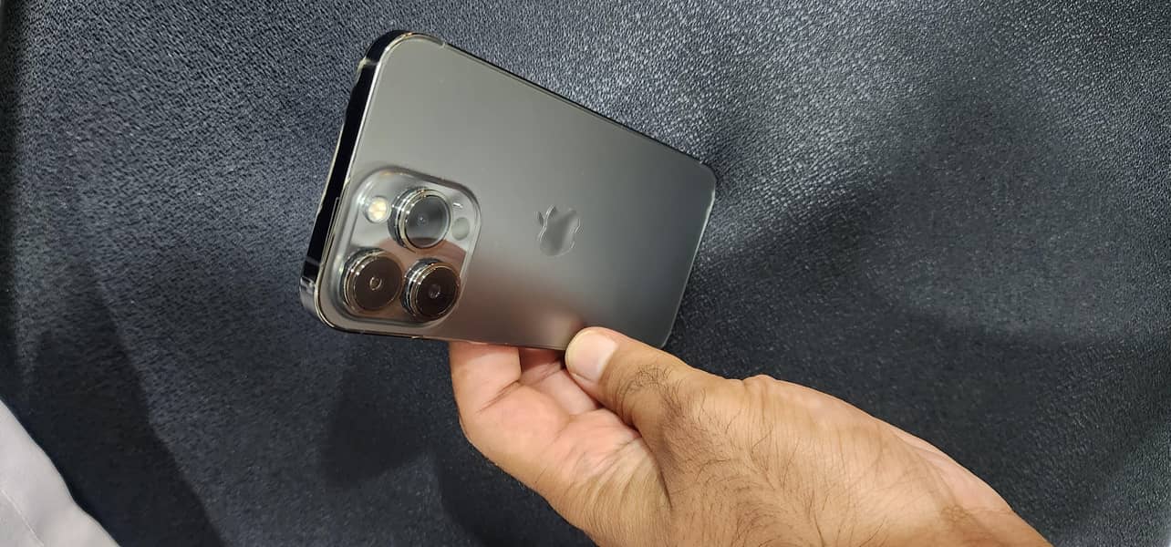 Apple iPhone 13 Pro 1