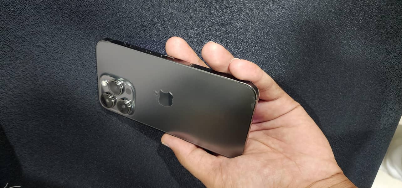 Apple iPhone 13 Pro 8