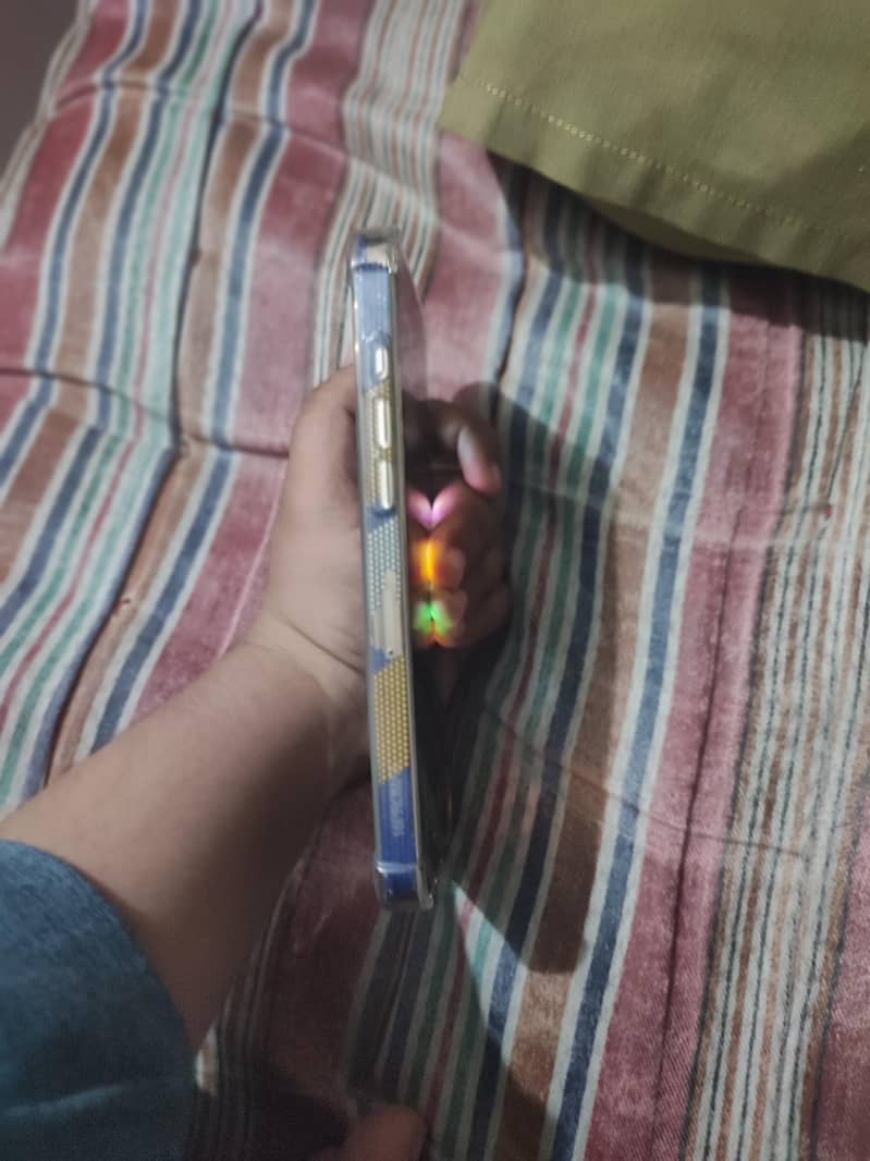 Apple iPhone 16 Pro Max 1