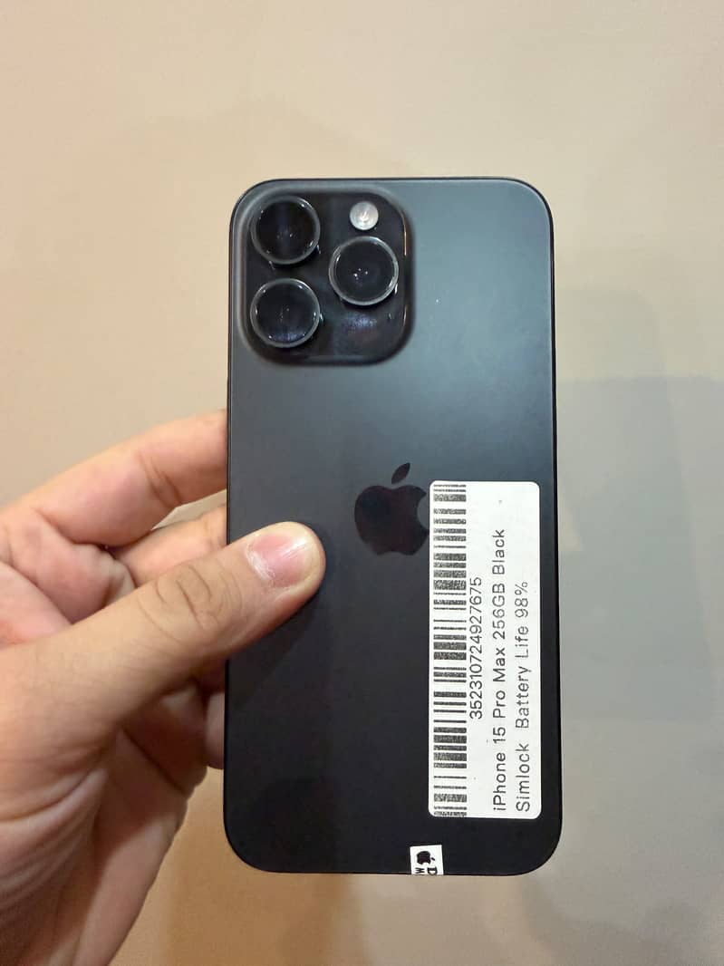 Apple iPhone 15 Pro Max 1