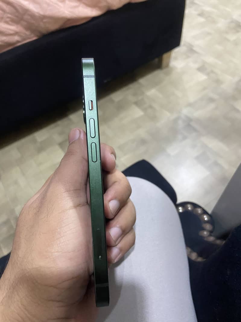 Apple iPhone 13 1