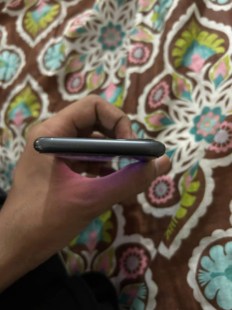 Apple iPhone 11 3