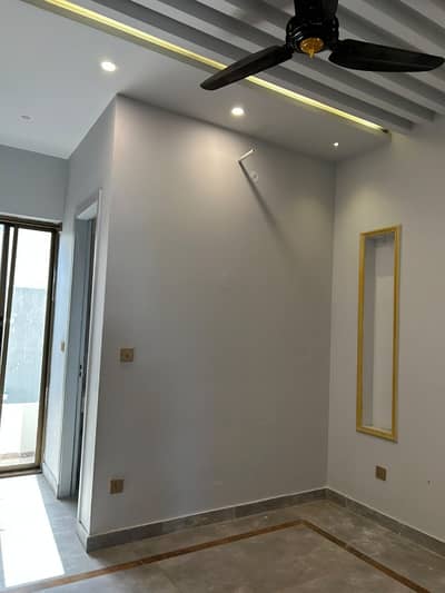5 Marla Upper Portion For Rent In Block C1 Very Resonable Price