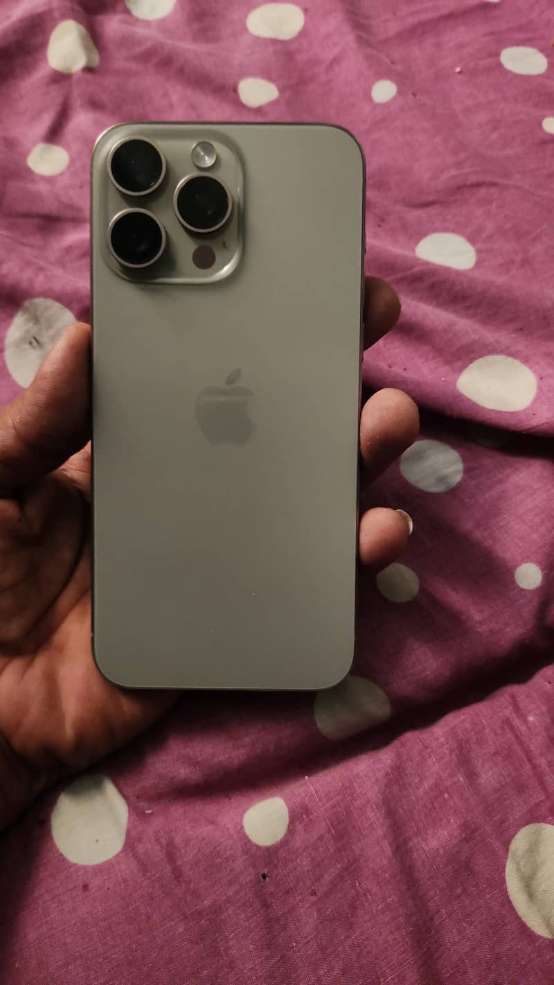 Apple iPhone 15 Pro Max 1