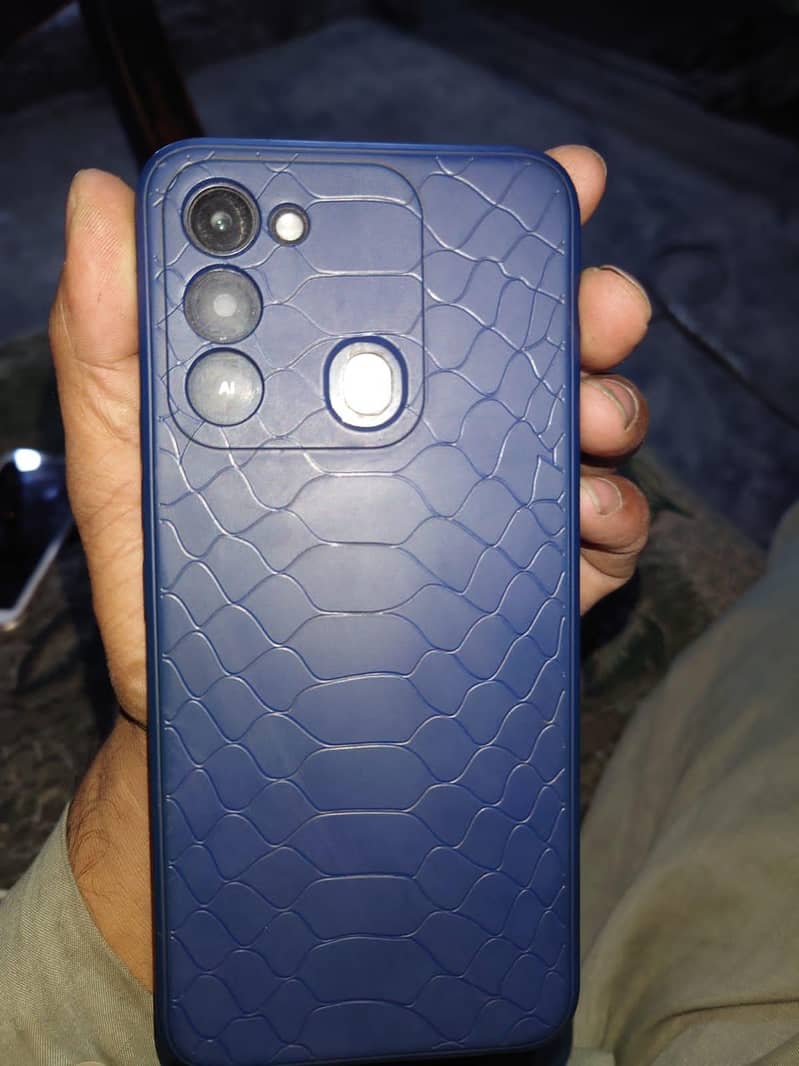 Tecno Spark 8C 4