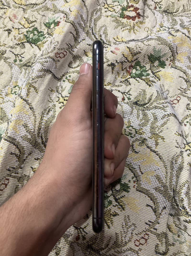 Apple iPhone XS 5