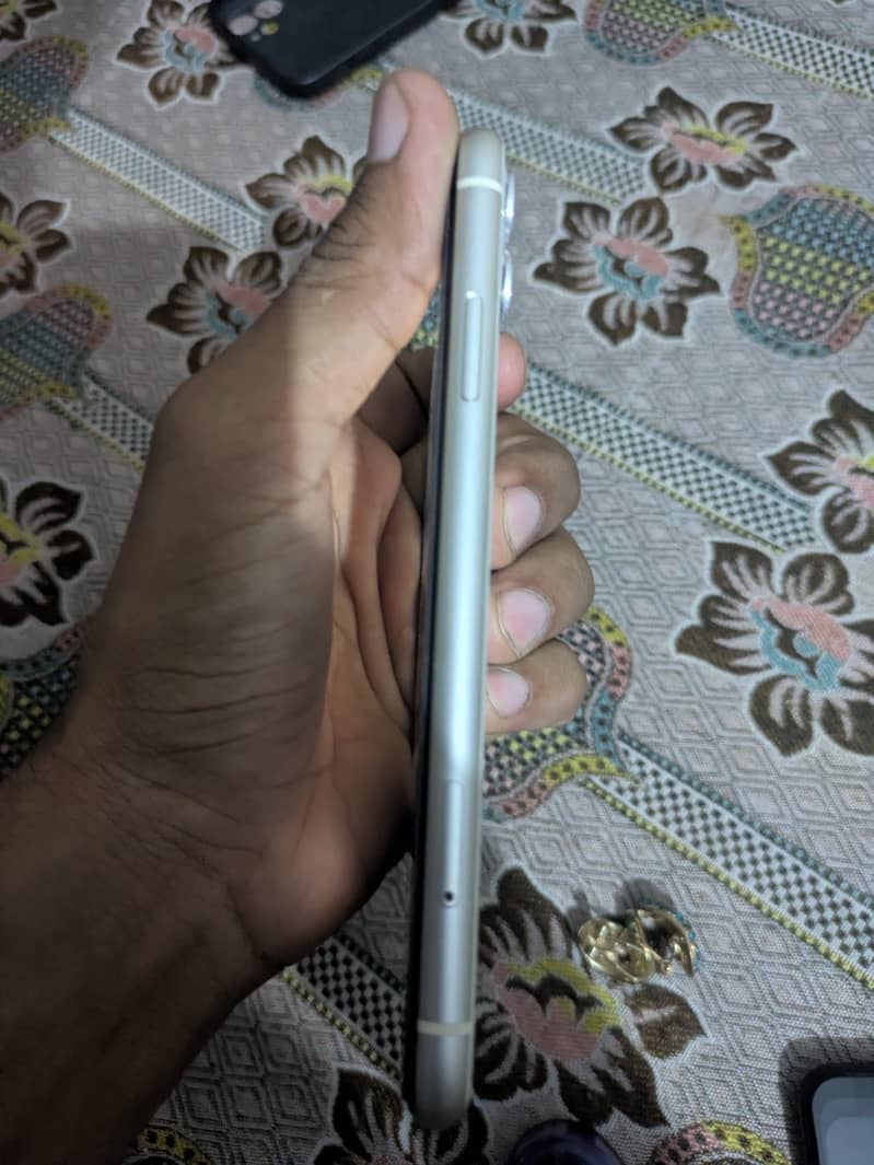 Apple iPhone 11 6