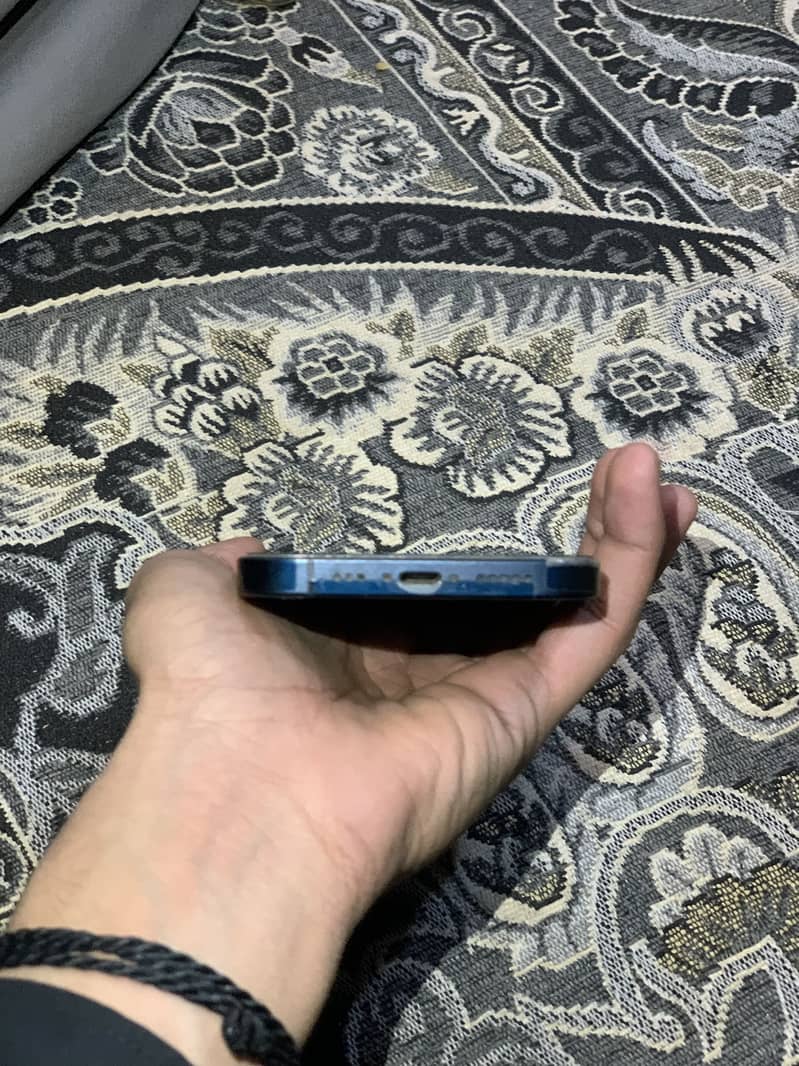 Apple iPhone 13 1