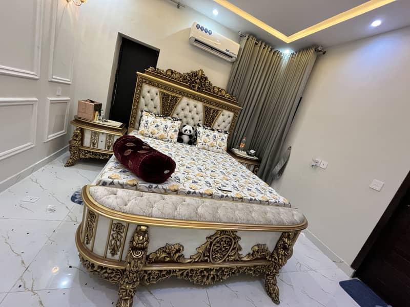Luxury Bedroom Furniture Set for Sale  Almost New! 0