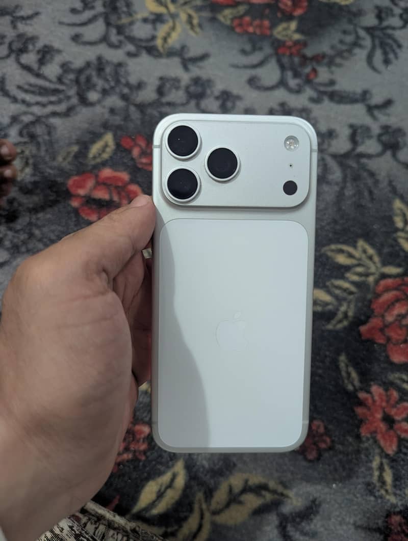 Apple iPhone 17 Pro Max 0
