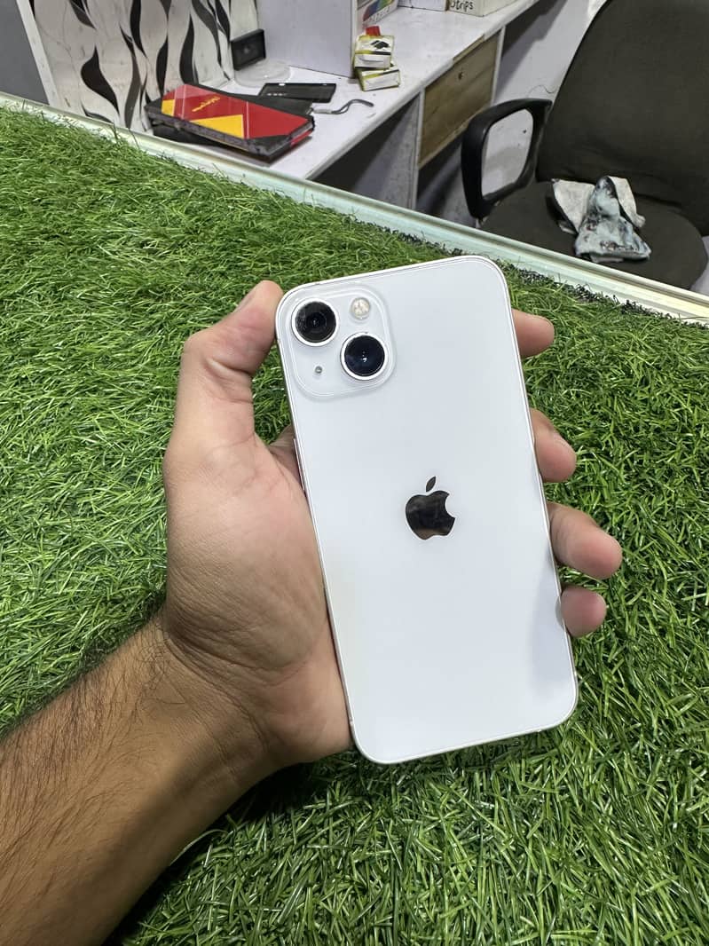 Apple iPhone 13 0