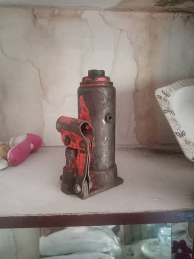 Car jeck . . . tubeless tyer
