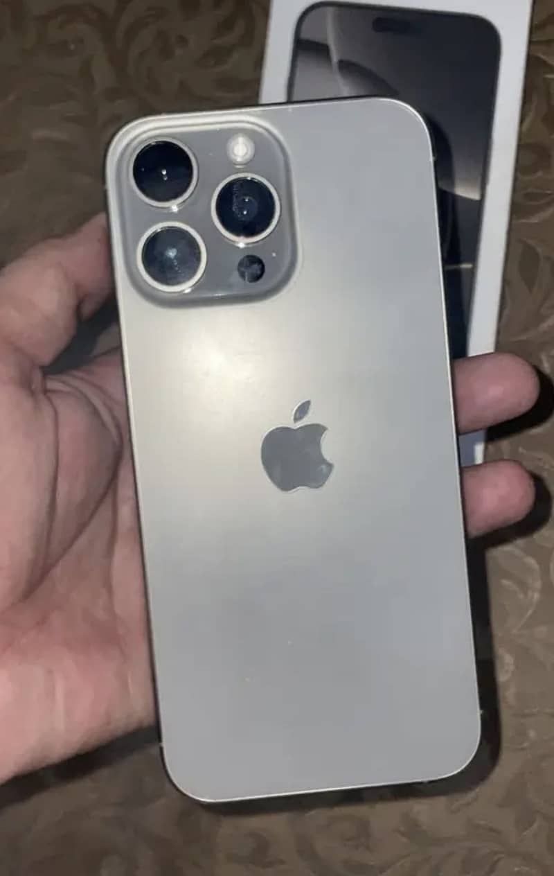 Apple iPhone 16 Pro Max 1