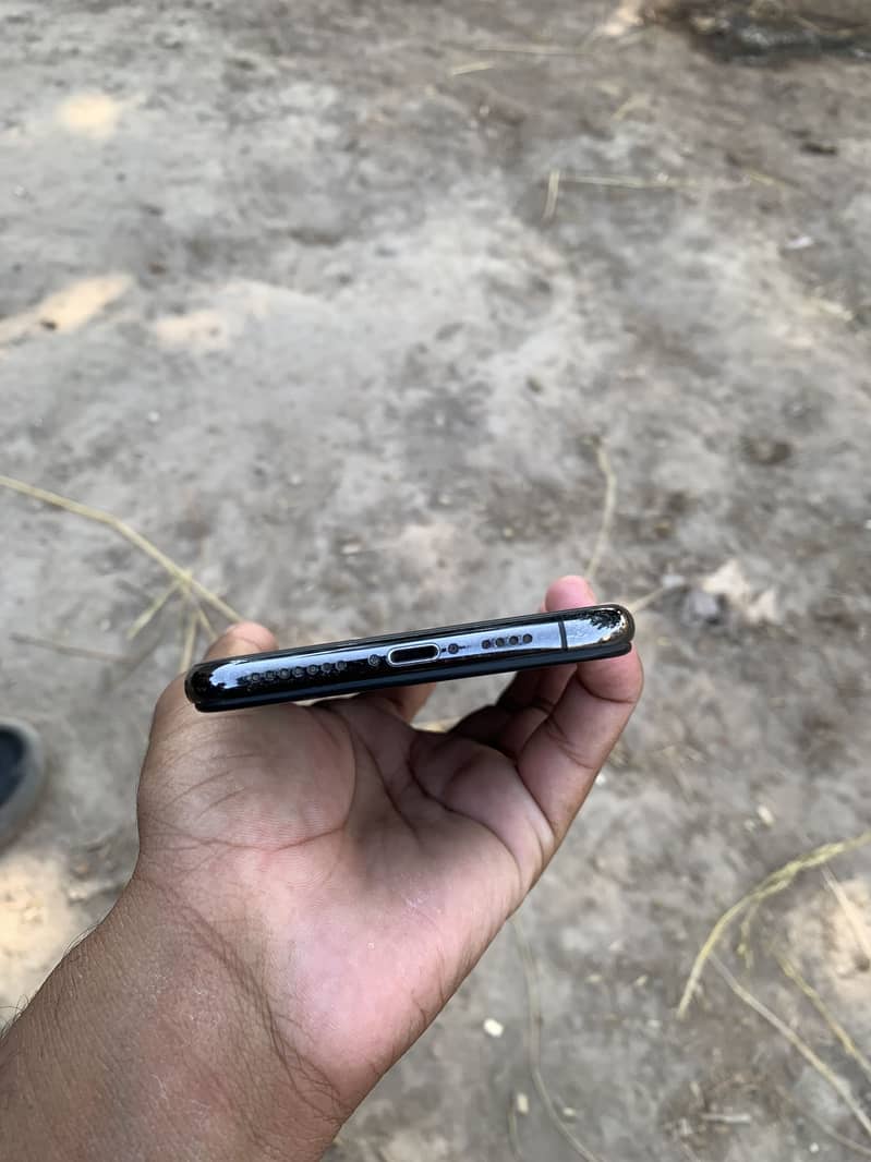 Apple iPhone XS Max 1